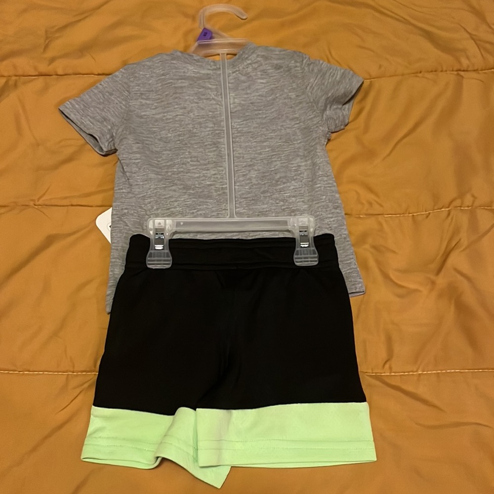 2pc Reebok boys short set - Picture 2 of 7